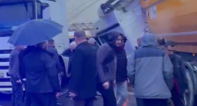 Kamyon ile tır çarpıştı: 1 yaralı