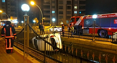 Kontrolden çıkan otomobil kanala uçtu