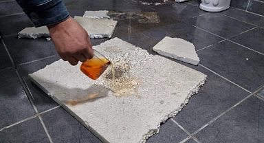Kumar malzemelerini asitle eriterek yok etmişler