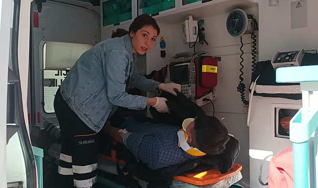Motosiklet otomobile arkadan çarptı: 1 yaralı