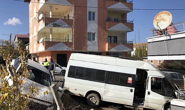 Okul servisiyle cip çarpıştı: 4’ü çocuk 6 yaralı