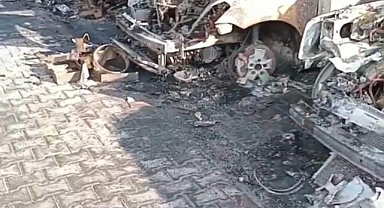 Oto galeride çıkan yangında 6 araç kullanılamaz hale geldi