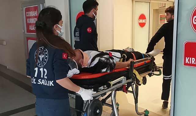 Otomobil yolun karşısına geçmek isteyen yayaya çarptı
