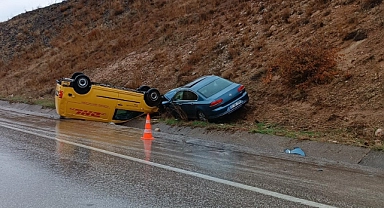 Otoyolda peş peşe meydana gelen iki kazada 6 kişi yaralandı