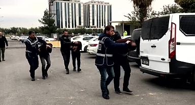 Polisleri silahla yaralayan zanlılar adliyede