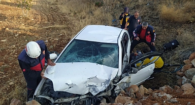 Şanlıurfa'da otomobil şarampole devrildi: 1 yaralı