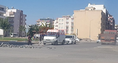 Şanlıurfa'da parke taşları yola savruldu!