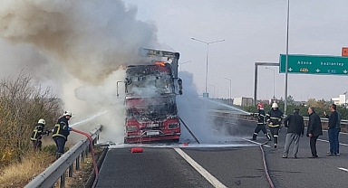 Şanlıurfa otobanında tır alev aldı