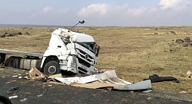 Şarampole yuvarlanan tırda sürücü yaralandı