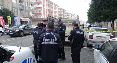 Sokak ortasında amcasına kurşun yağdırdı