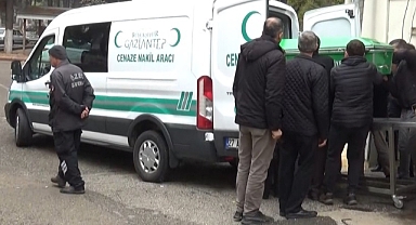 Sokak ortasında eşini öldüren eski polis adliyeye sevk edildi