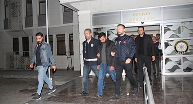 Üniversiteli kızlara yabancı cisim atan motosikletli gençler yakalandı