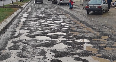 Urfa'da köy yollarını aratmayan görüntüler