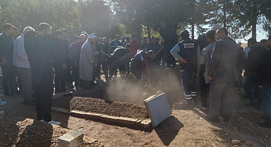 Yarı çıplak halde ölü bulunan çocuğun kimliği belli oldu