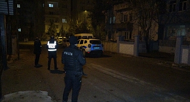 Adliye önünde birbirine saldıran ailelerin evlerine operasyon!