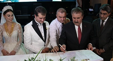Destici Şanlıurfa'da Pijan Aşiretinin düğününe katıldı
