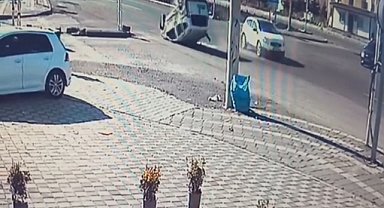 Diyarbakır'da iki otomobil kaza yaptı: 2 yaralı