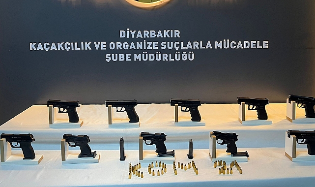 Ev aramasında 10 adet tabanca ele geçirildi