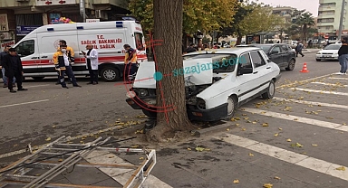 Freni patlayan araç ağaca çarptı