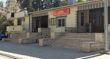 Genç moto kurye kaza geçirerek hayatını kaybetti