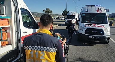 Halk otobüsü direğe çarparak devrildi! 12 yaralı