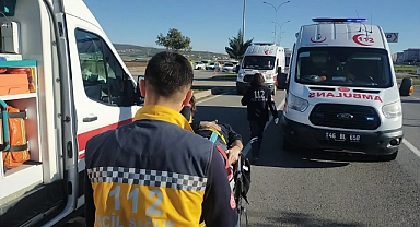 Halk otobüsü direğe çarparak devrildi! 12 yaralı