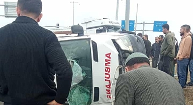 Ambulans kaza yaptı: 1 ölü, 5 yaralı