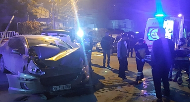 İki otomobil çarpıştı: 2 yaralı