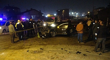 İşçi servisi ile otomobil çarpıştı: 12 yaralı