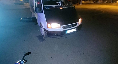Kamyonet ile motosiklet çarpıştı: 2 yaralı