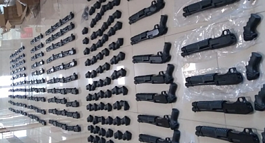 Kargo ile Aydın'a silah gönderirken yakalandılar