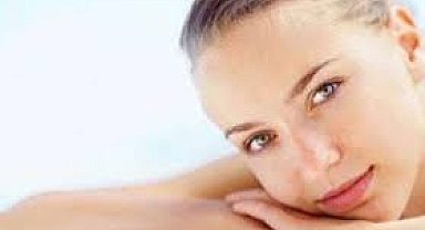 “Kışın cildi canlı tutmak için bol su için”