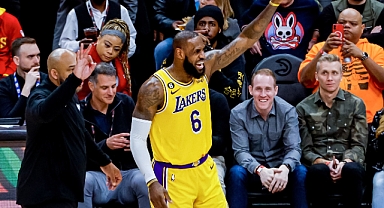 Lebron James’den double-double