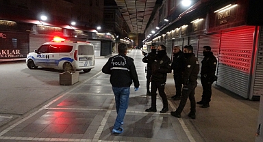 Malatya'da kuyumcular çarşısında hırsızlık girişimi kamerada