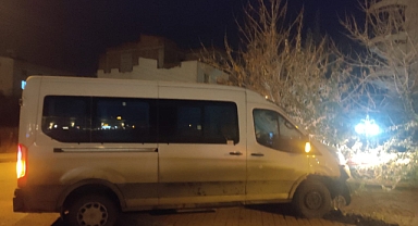 Minibüs ile hafif ticari araç çarpıştı: 1 yaralı