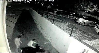 Motosiklet hırsızları güvenlik kamerasına yakalandı