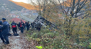 Öğrenci servisi uçuruma yuvarlandı: 1 ölü, 18 yaralı