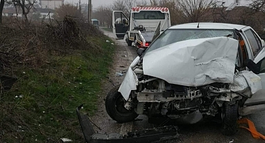 Otobüs ile otomobil çarpıştı! 7 yaralı