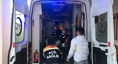 Otomobil ile kamyon çarpıştı: 3 yaralı