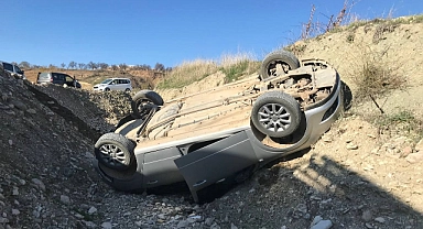 Otomobil şarampole devrildi: 4 yaralı