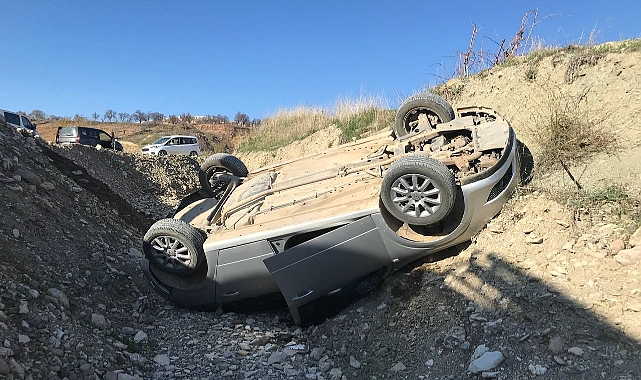 Otomobil şarampole devrildi: 4 yaralı