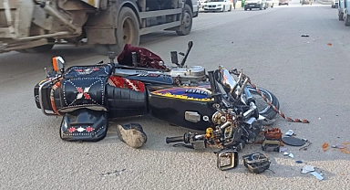 Otomobille çarpışan motosiklet sürücüsü ağır yaralandı