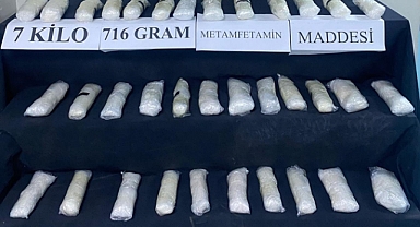 Polisin durdurduğu otomobilden 7 kilo metamfetamin ele geçirildi