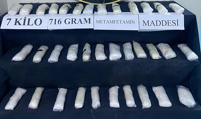 Polisin durdurduğu otomobilden 7 kilo metamfetamin ele geçirildi