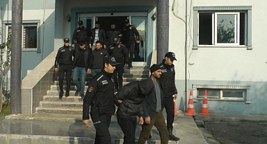 Sokak ortasında önce kavga sonra kovalamaca