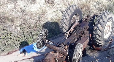 Traktör devrildi sürücü hayatını kaybetti