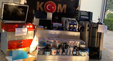 Villayı darphaneye çevirip, bankamatikten geçen sahte para ürettiler