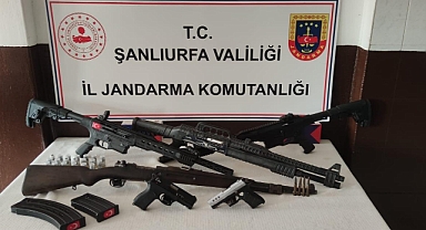 Viranşehir'de husumetli ailelerin evlerinde silah ele geçirildi