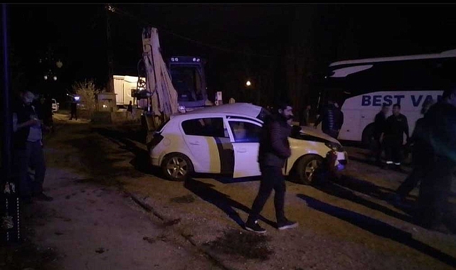 Yolcu otobüsü ile otomobil çarpıştı: komiser yardımcısı hayatını kaybetti