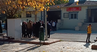 Yolun karşısına geçen çocuğa kamyonet çarptı